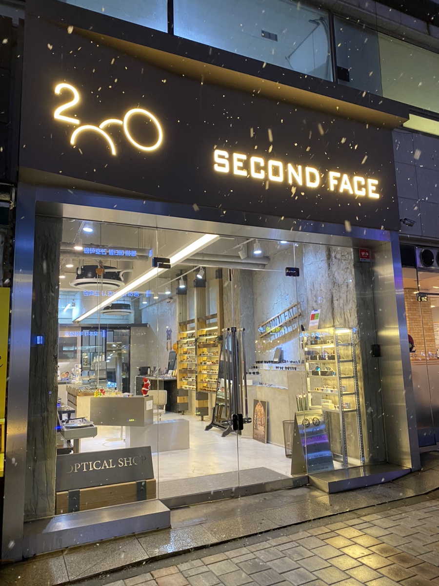 SECOND FACE 안경원 · 파사드(야경)